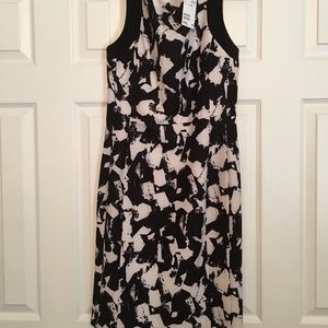 Black and white H&M sleeveless sheath dress